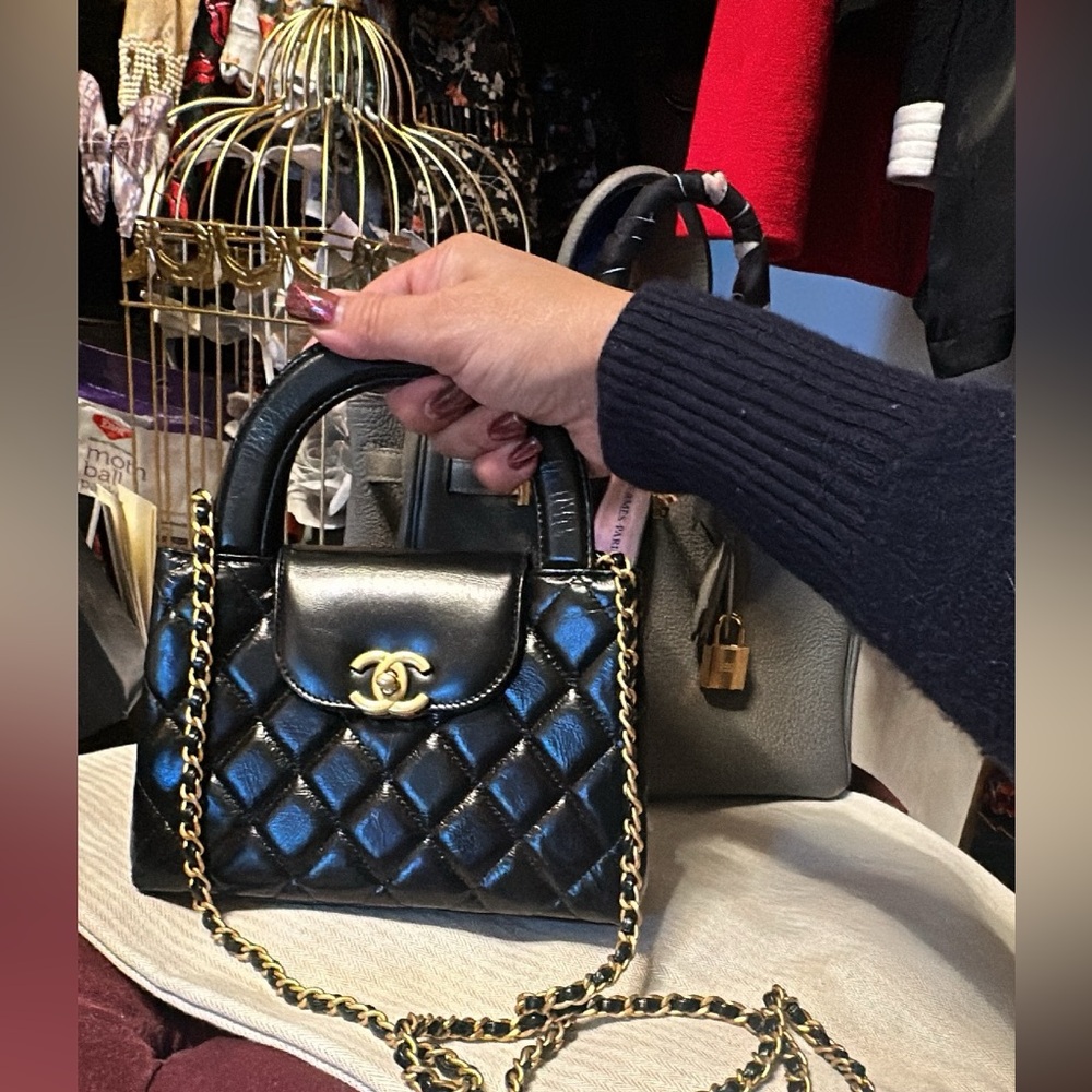 Chanel Black Quilted Handbag - Picture 13 of 16